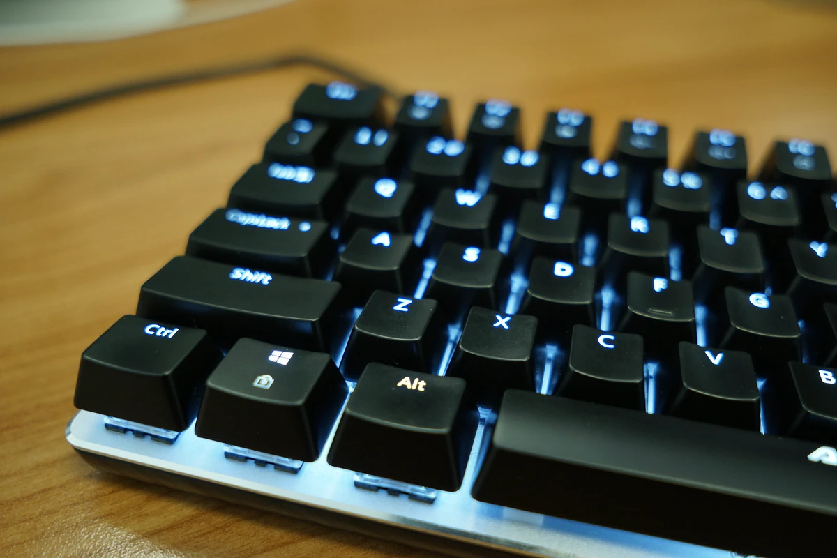 Ajazz Geek AK33 LED를 켠 모습